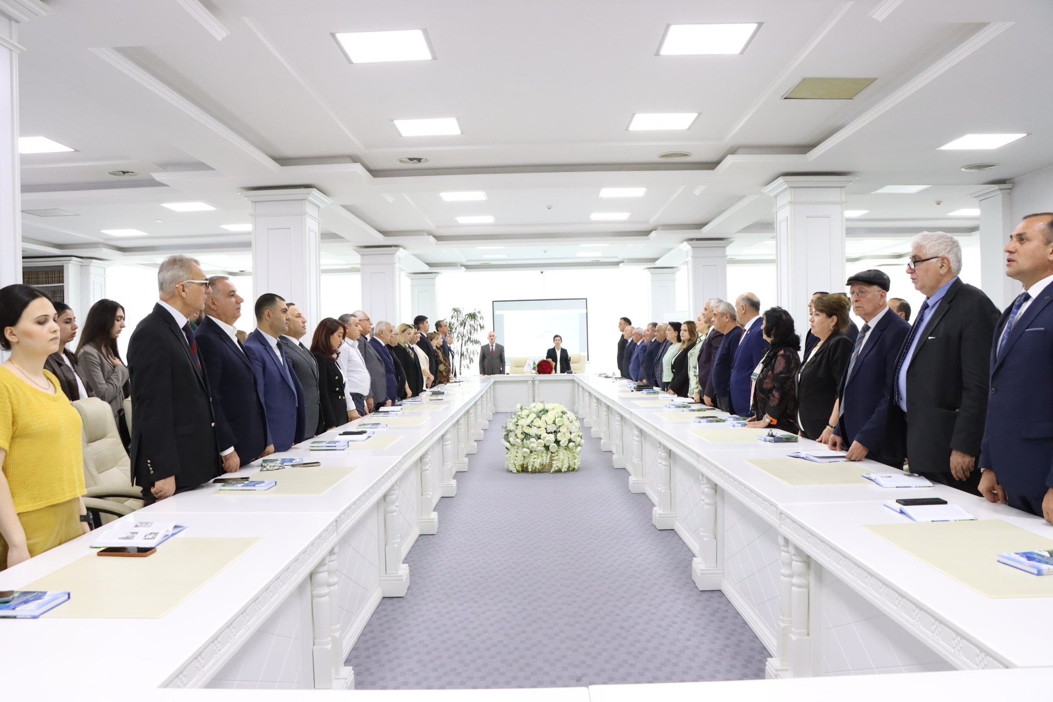 AMEA MEK-də Səməd Vəkilovun “Qərbi Azərbaycandan Deportasiyanın tarixi və hüquqi aspektləri: Salyana köçürülmə (1948-1953)” kitabının təqdimatı keçirildi