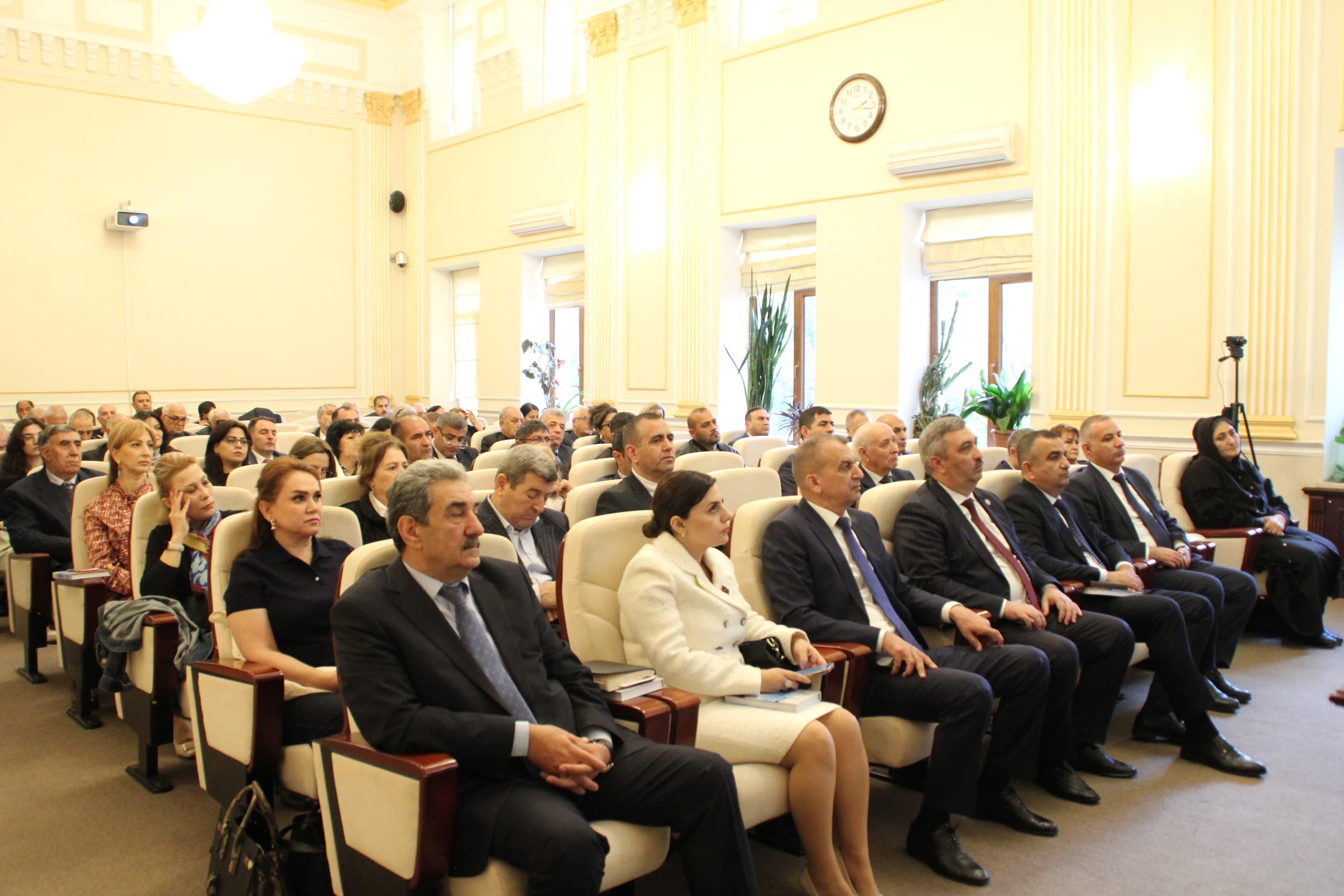 Səməd Vəkilovun Qərbi Azərbaycanla bağlı kitabının təqdimatı keçirilib - FOTOLAR