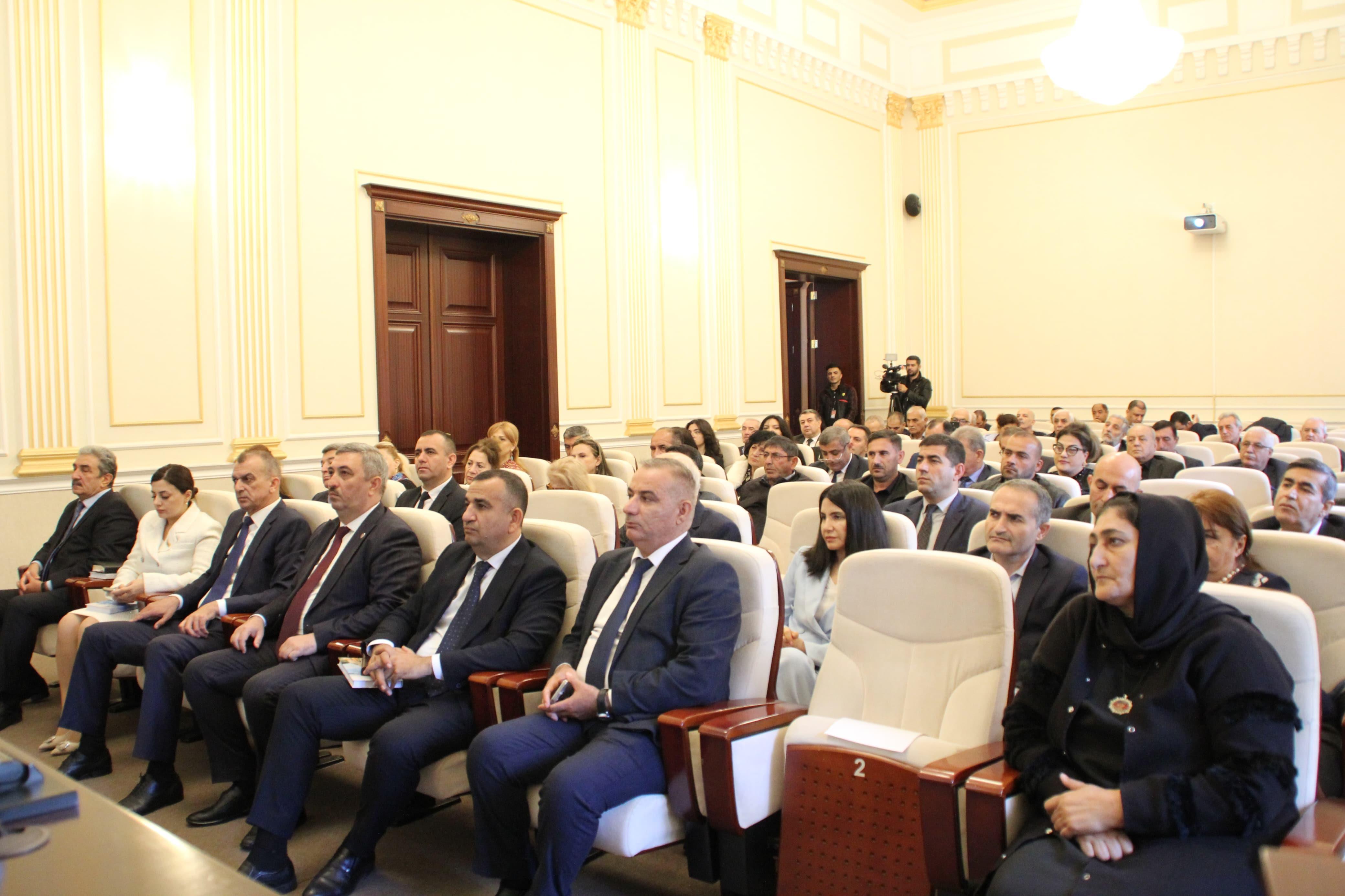 Səməd Vəkilovun Qərbi Azərbaycanla bağlı kitabının təqdimatı keçirilib - FOTOLAR