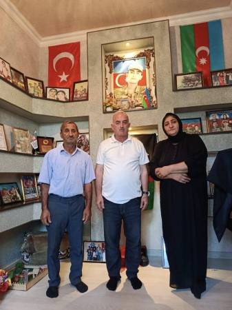 Hüquqşünas Səməd Vəkilov şəhid Cabbar Zeynalovun ailəsini ziyarət edib